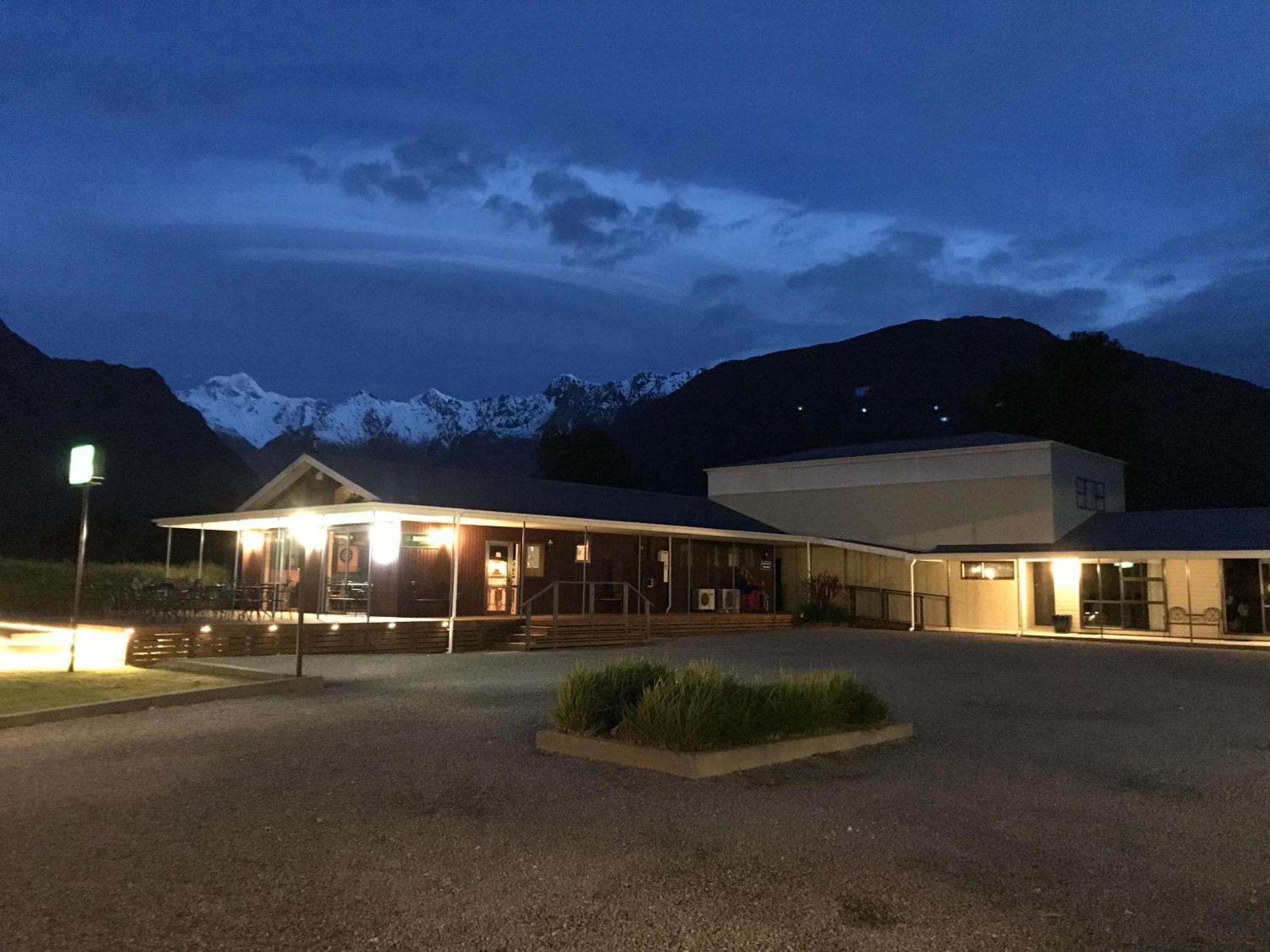 High Peaks Hotel Ледник Фокса Экстерьер фото